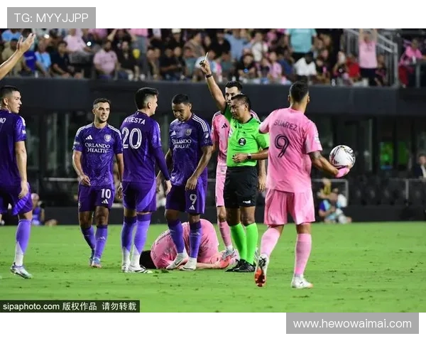 西雅图海湾人主帅赛后双手握梅西之手深情交流展现体育精神 西雅图海湾人主帅赛后双手握梅西之手深情交流展现体育精神