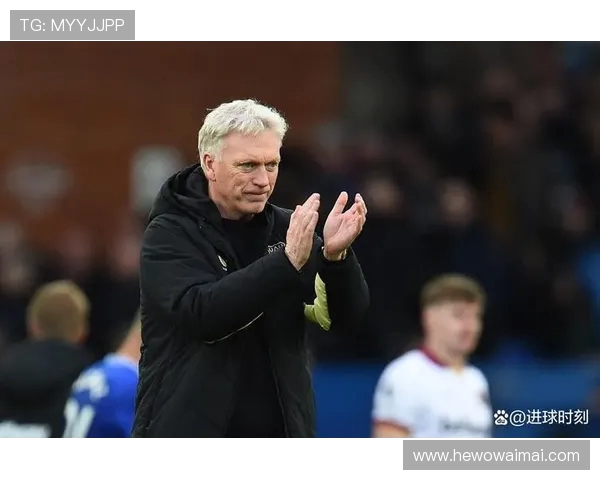 莫耶斯与主裁冲突早有征兆 引发对利物浦比赛前的争议氛围 莫耶斯与主裁冲突早有征兆 引发对利物浦比赛前的争议氛围